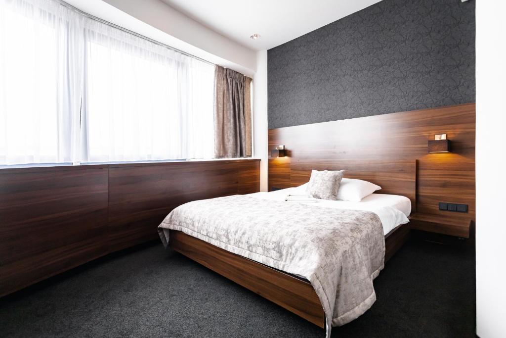Postel nebo postele na pokoji v ubytování Tempus Club Garni Hotel