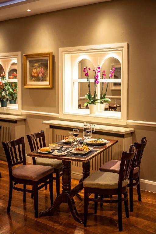 Fotografie z fotogalerie ubytování Gullane's Hotel v destinaci Ballinasloe