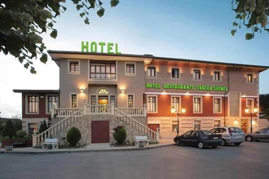 Budova, v ktorej sa hotel nachádza