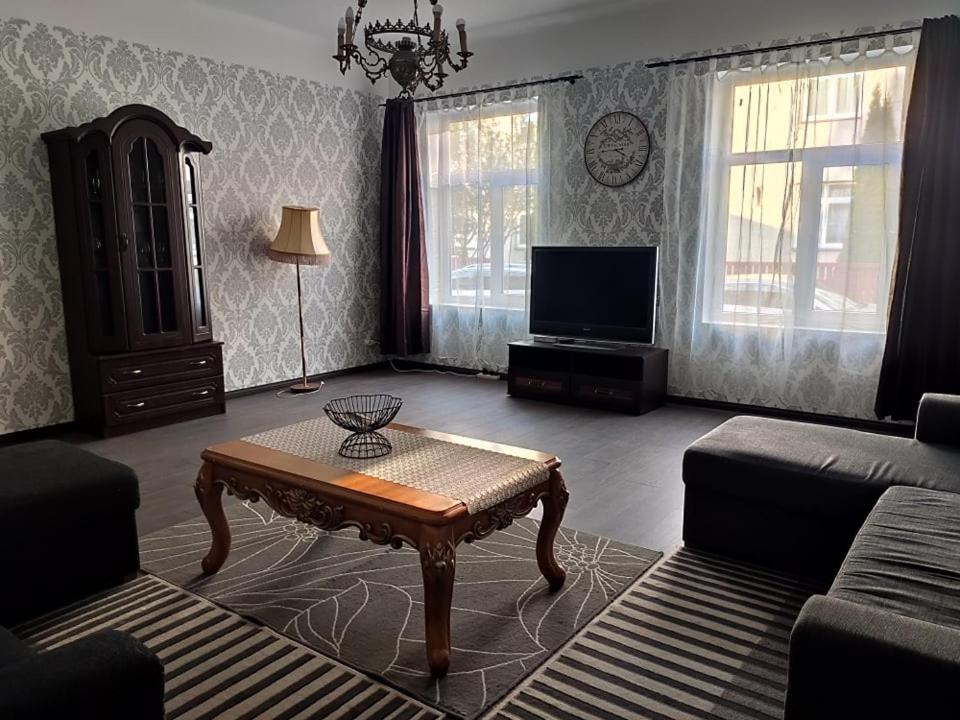 TV a/nebo společenská místnost v ubytování Chelsea Roosi 11 Apartment