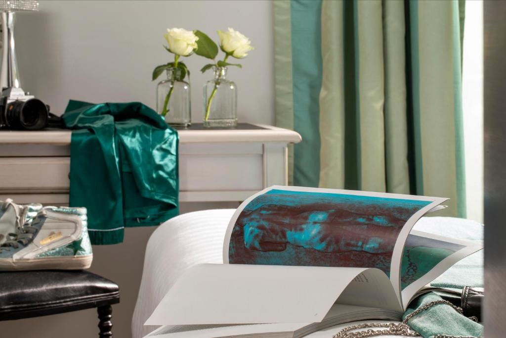 Hotel Plaza Elysées - Resim 36