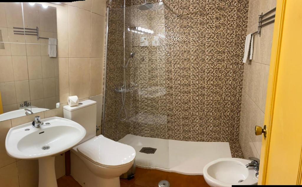 Koupelna v ubytování Casa de 5 dormitorios y 2 terrazas