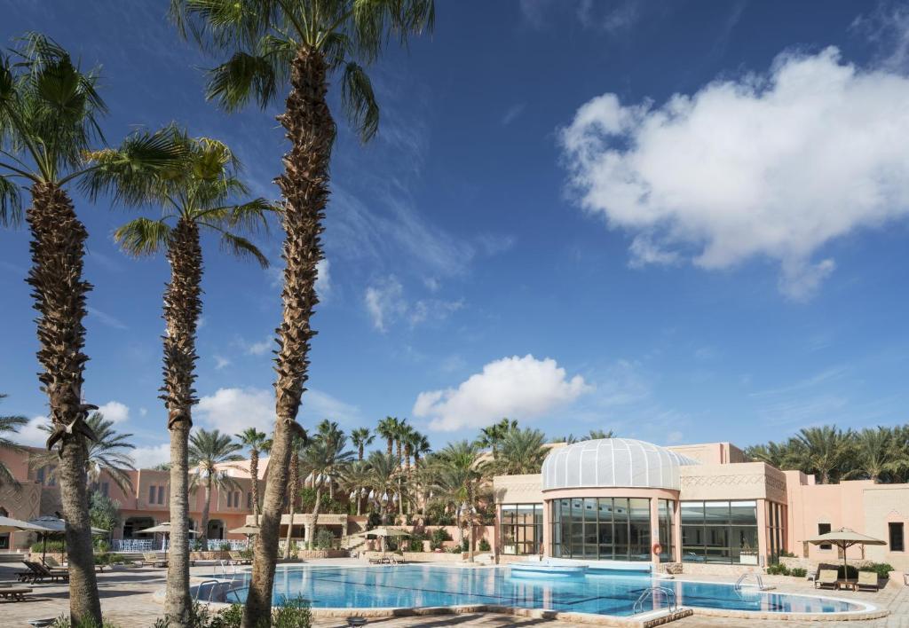 Bazén v ubytování Palm Beach Palace Tozeur nebo v jeho okolí