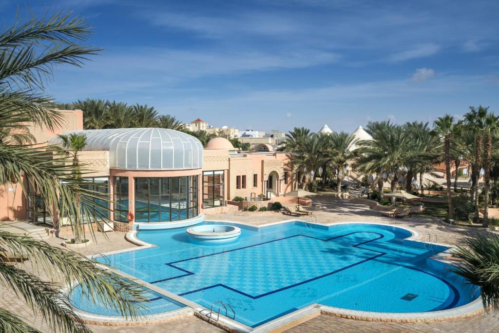 Bazén v ubytování Palm Beach Palace Tozeur nebo v jeho okolí