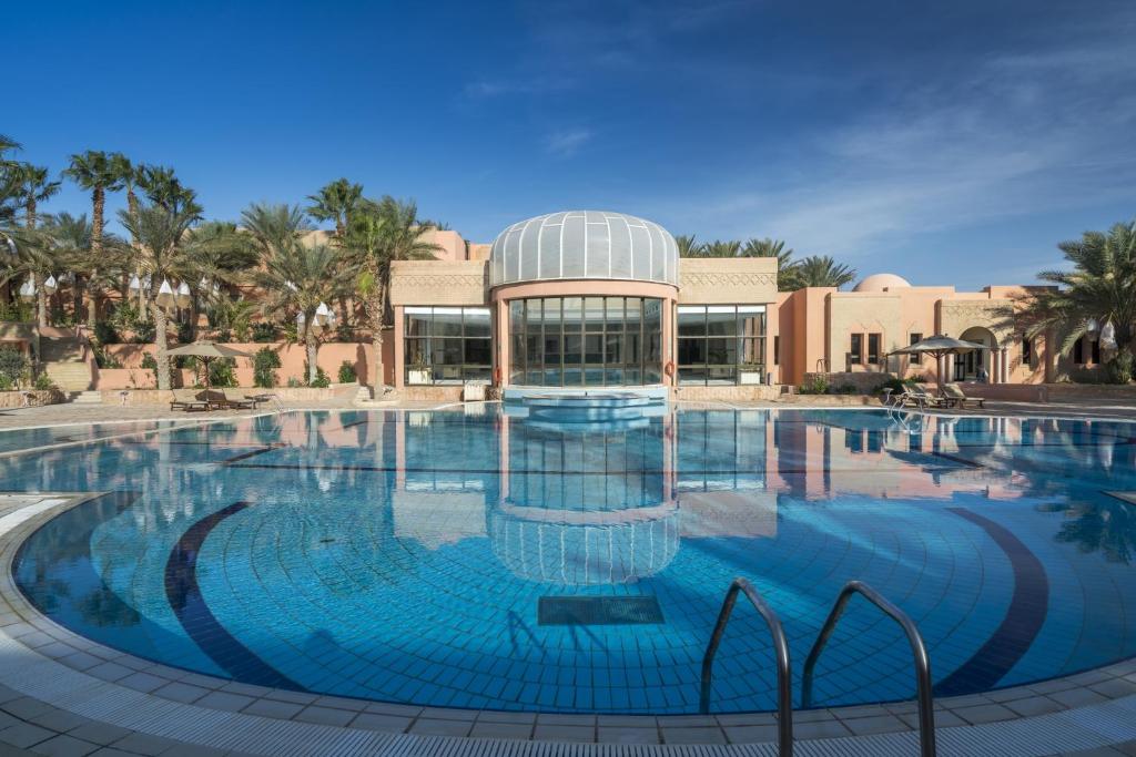 Bazén v ubytování Palm Beach Palace Tozeur nebo v jeho okolí
