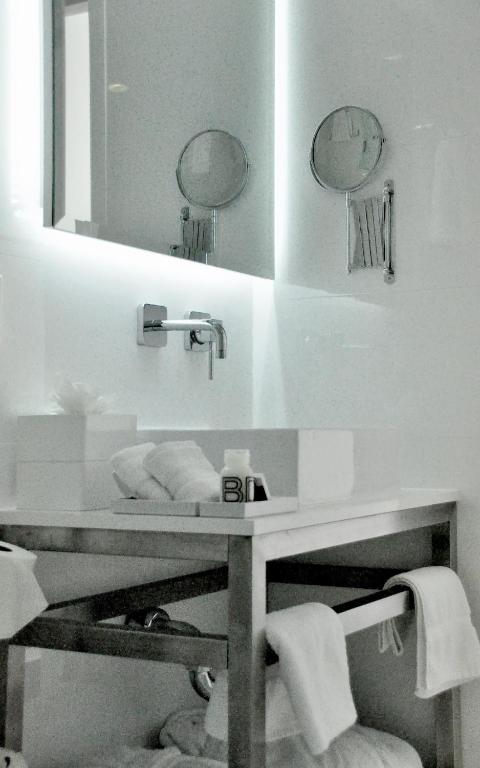 Blanc Kara- Adults Only - Standard Suite