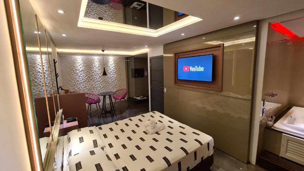 Sense Motel  Sense Motel