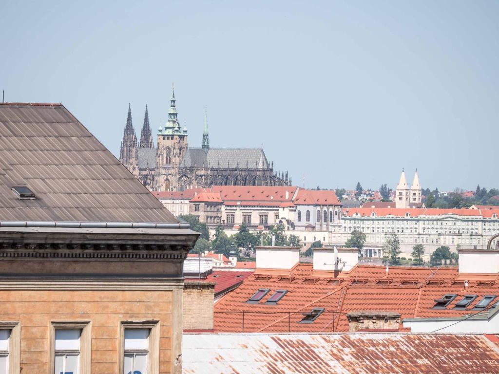 Nespecifikovaný výhled na destinaci Praha nebo výhled na město při pohledu z hotelu
