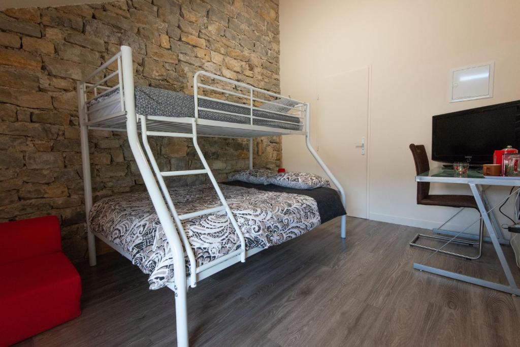 La Chambre du Tonneau - Triple Chambre Avec Salle De Bain Externe Privée