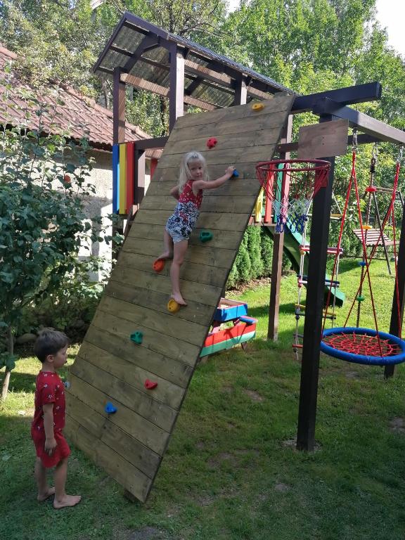 Herní místnost nebo prostor pro děti v ubytování Privat FoRest