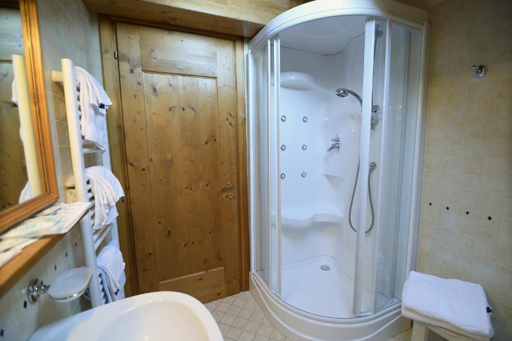Koupelna v ubytování Albergo Valbella