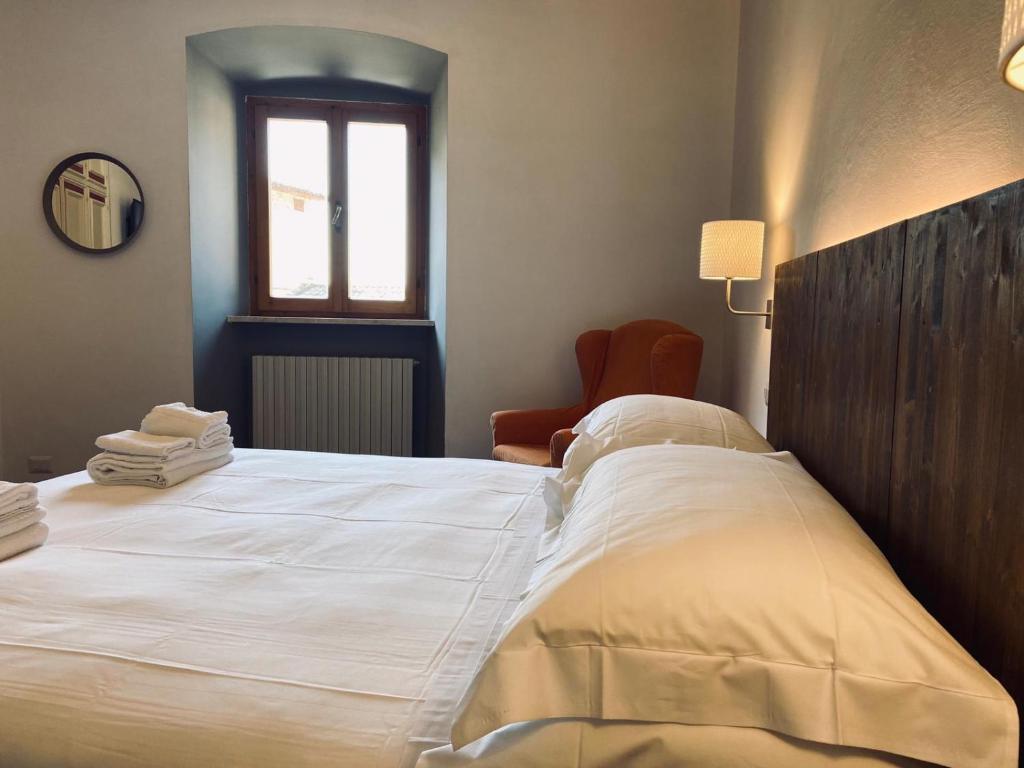 Postel nebo postele na pokoji v ubytování Hotel La Fortezza