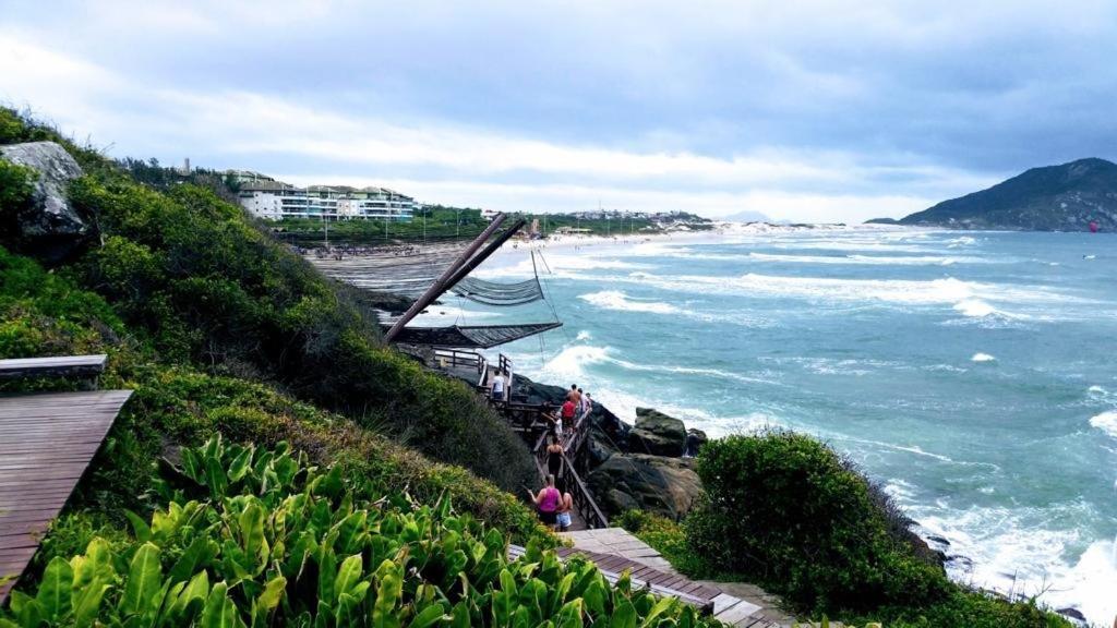  DE FRENTE PARA O MAR EM CONDOMÍNIO DE LUXO