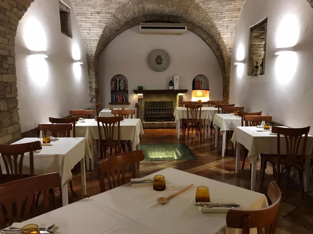 Hotel La Fortezza - Resim 36