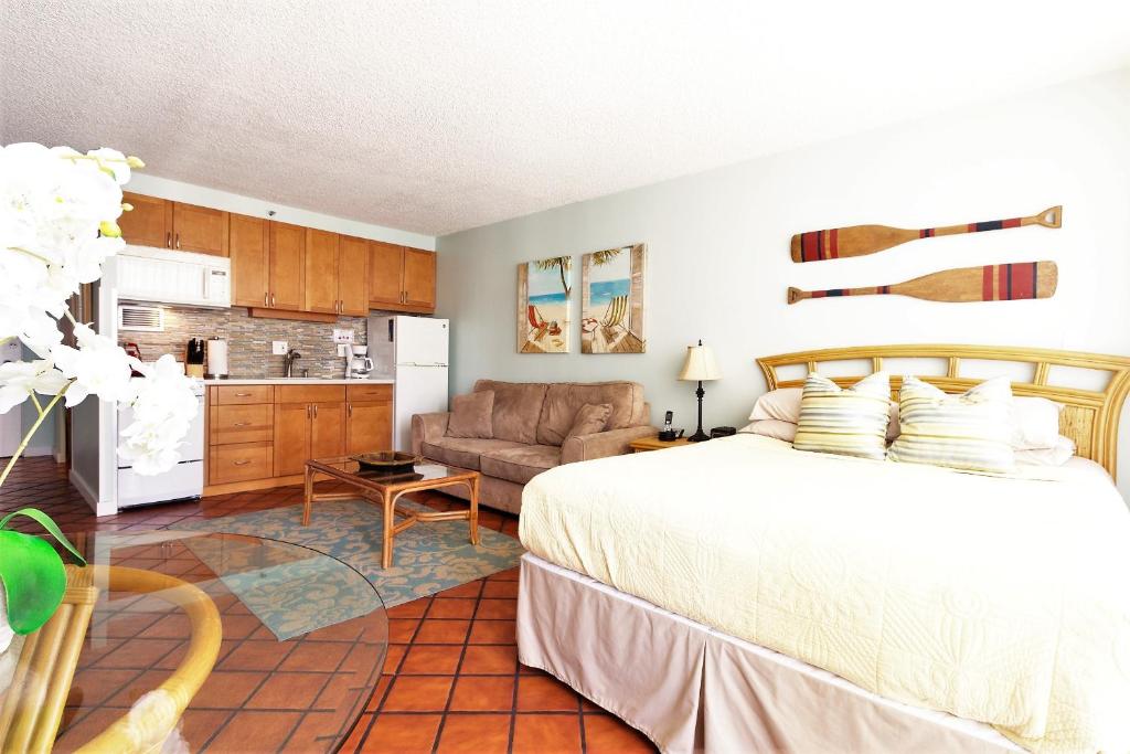 Waikiki Place Studios at The Marine Surf Waikiki - Premium Queen Studio With Sofa Bed 1406