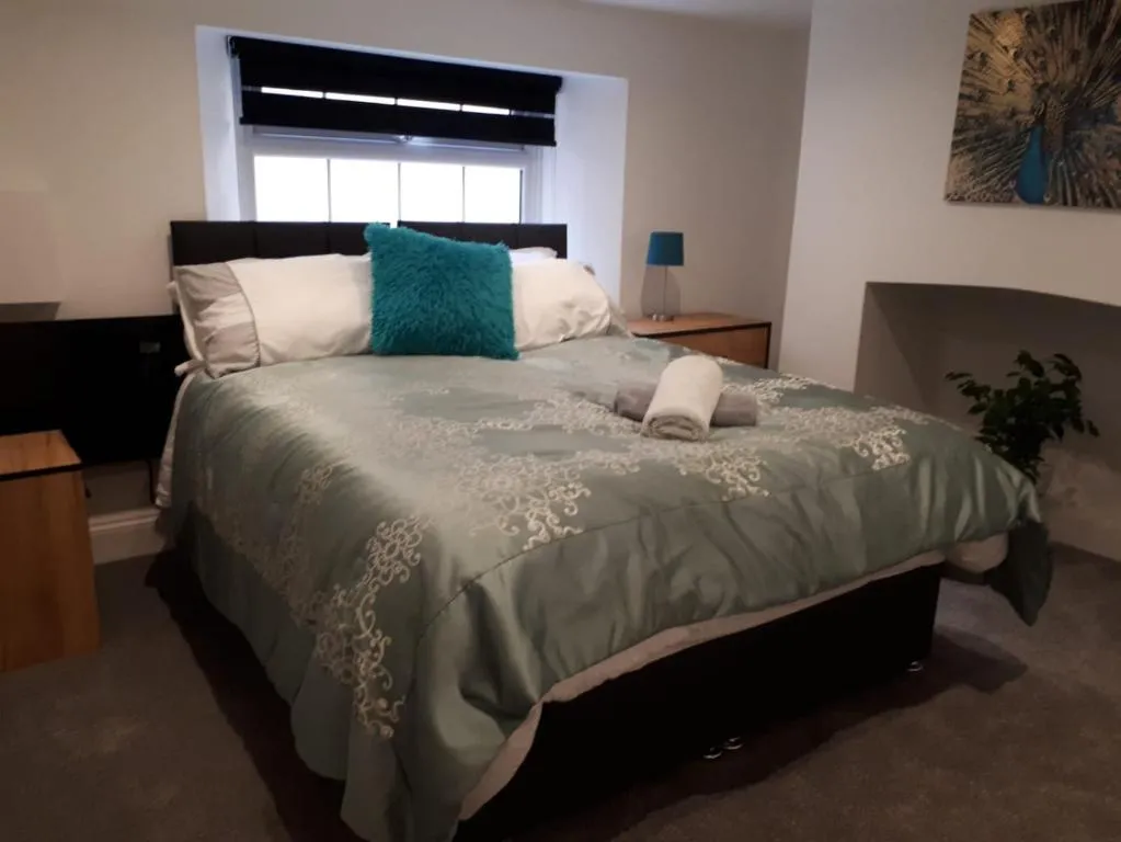 Sky High Flat 5, Reading, Marea Britanie