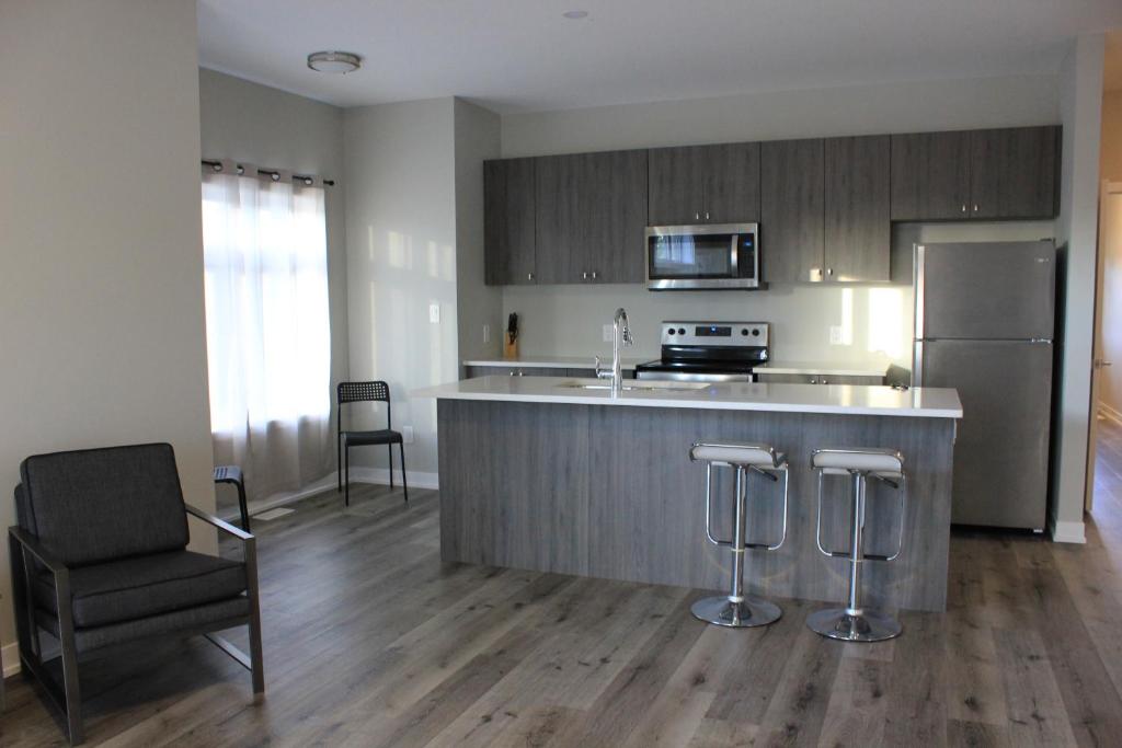 Nhà bếp/bếp nhỏ tại Boardwalk Homes - Executive Townhomes