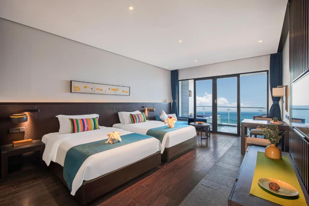 Postel nebo postele na pokoji v ubytování Howard Johnson Sandalwoods Resort Huizhou