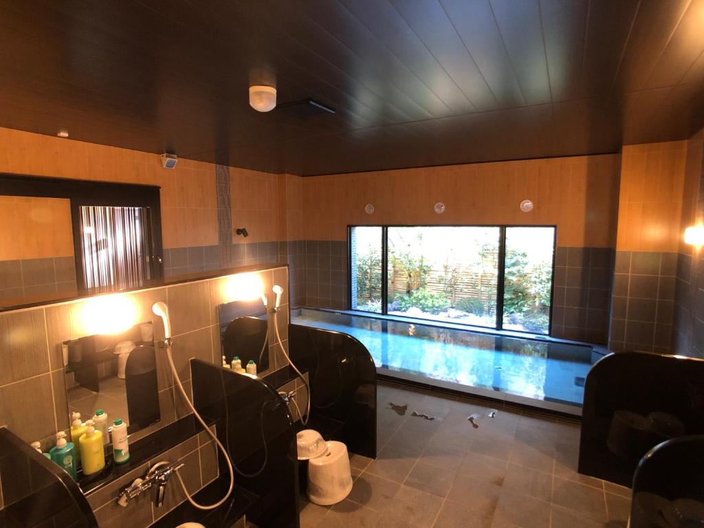 Bazén v ubytování Hotel Route-Inn Yamanashi Chuo nebo v jeho okolí