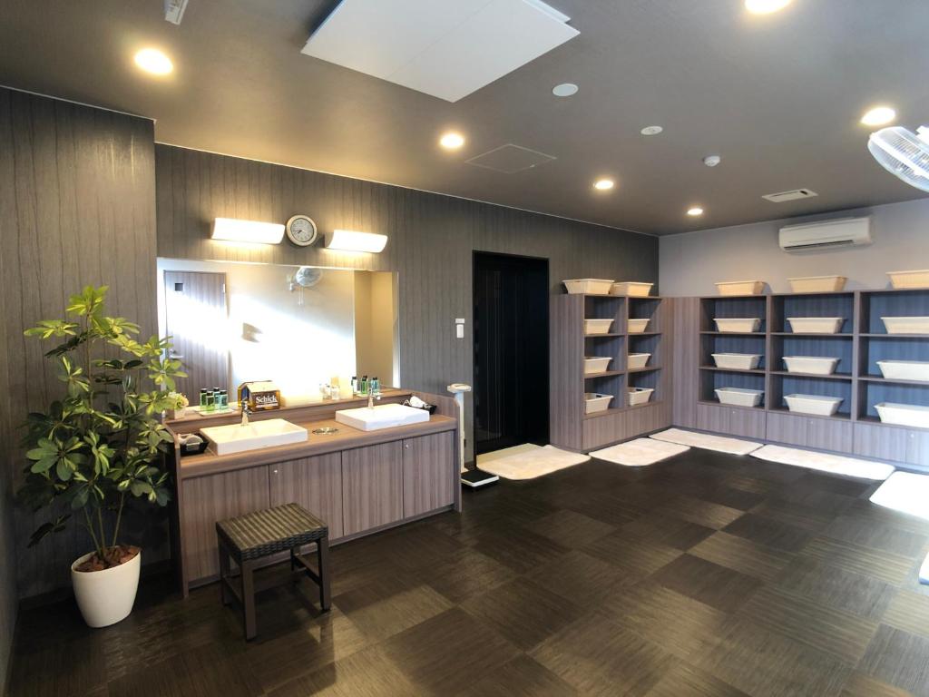 Kuchyň nebo kuchyňský kout v ubytování Hotel Route-Inn Yamanashi Chuo