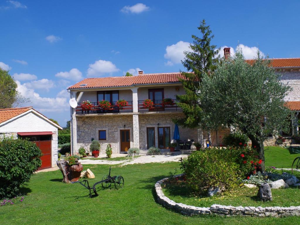 Fotografie z fotogalerie ubytování Holiday Home in Šajini with Pool near Beach v destinaci Šajini