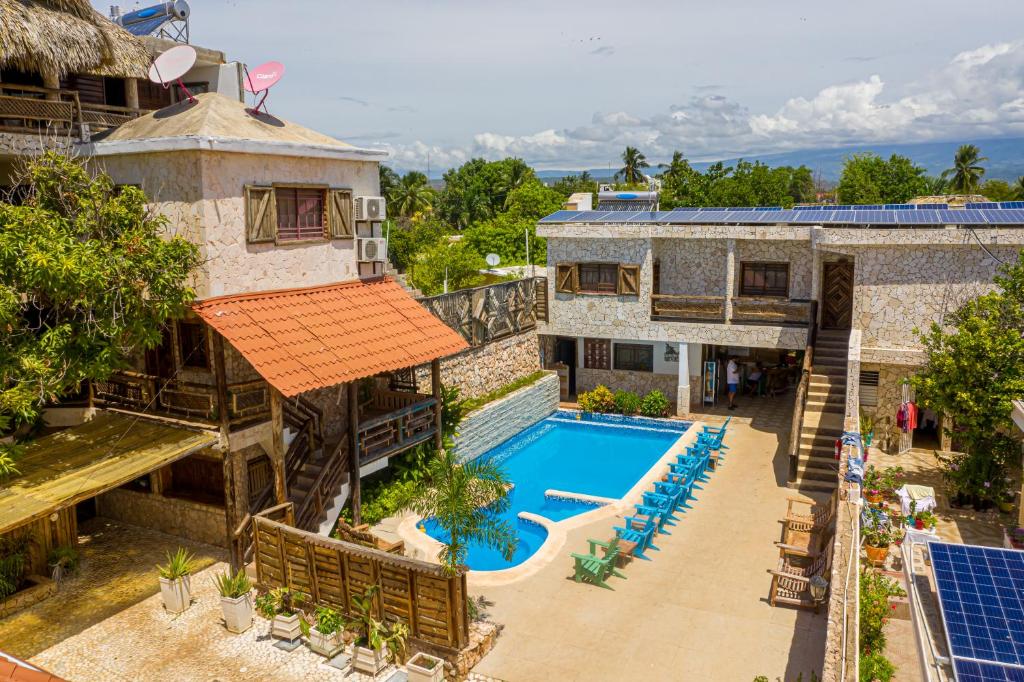 an aerial view of a house with a swimming pool at Vista de Águilas Ecolodge in Pedernales