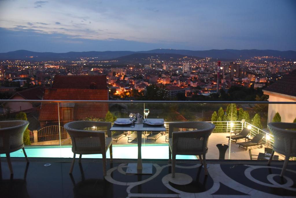 Nespecifikovaný výhled na hory nebo výhled na hory při pohledu z hotelu