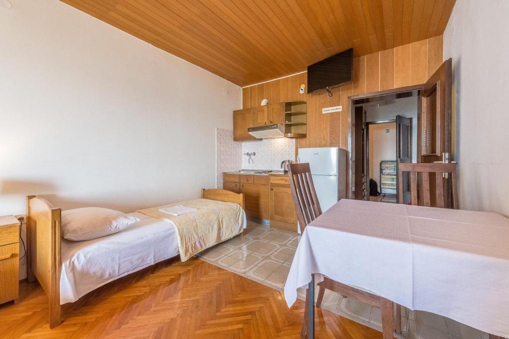 Kuchyňa alebo kuchynka v ubytovaní Apartments Kod Cara