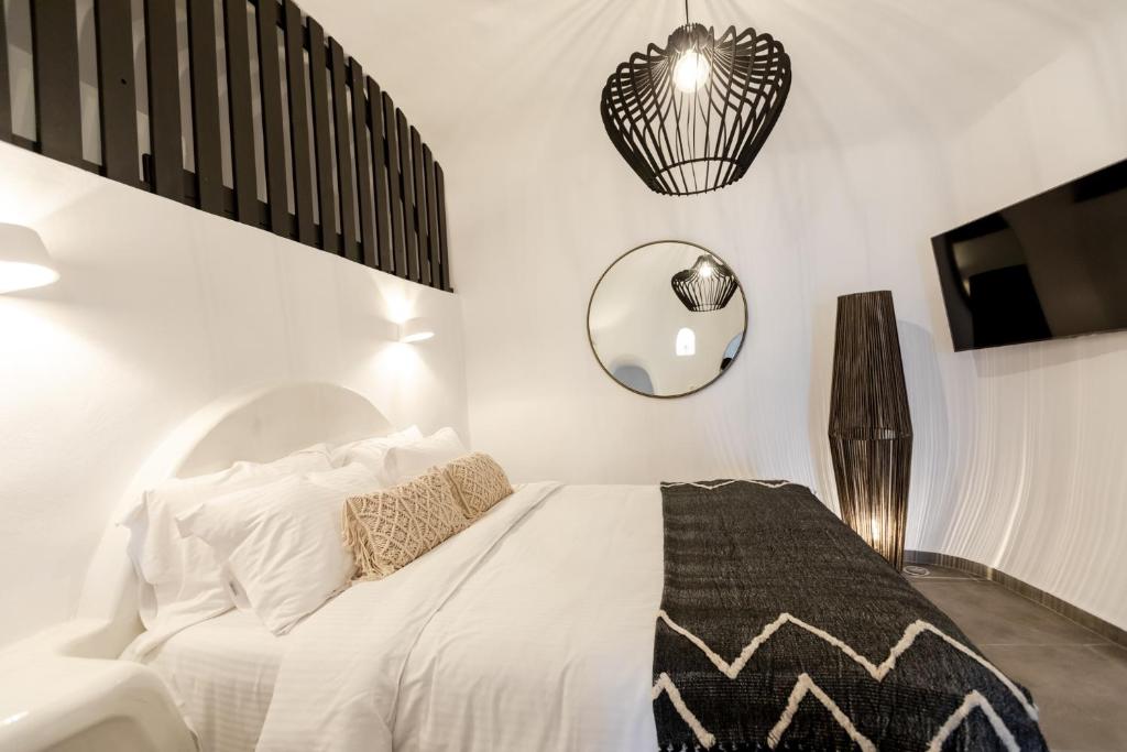 Voodi või voodid majutusasutuse Doukas Caldera Suites toas