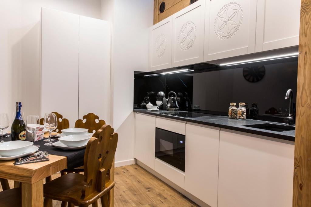 Kuchyňa alebo kuchynka v ubytovaní VIP Apartamenty ROYAL SPA
