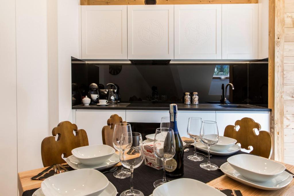 Kuchyňa alebo kuchynka v ubytovaní VIP Apartamenty ROYAL SPA