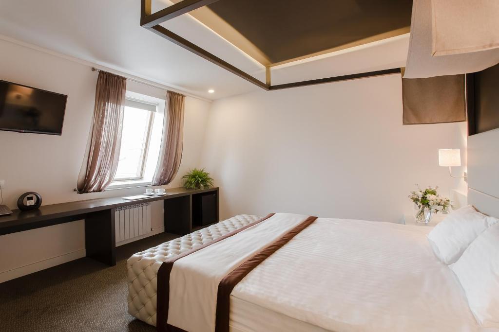 Postel nebo postele na pokoji v ubytování UNO Design Hotel