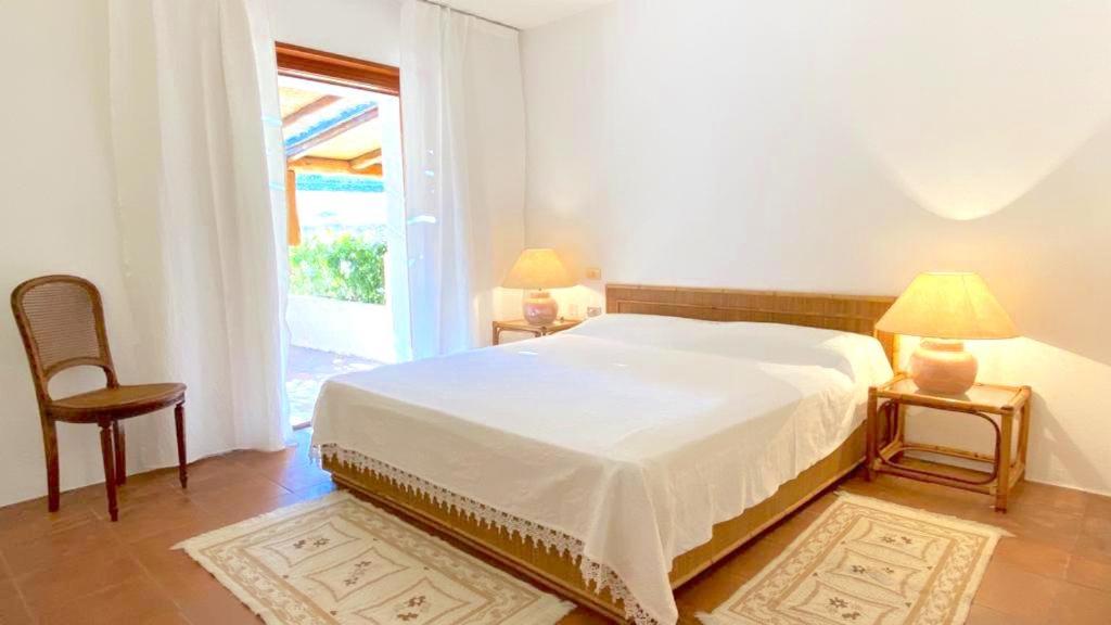 Łóżko lub łóżka w pokoju w obiekcie Sea & Beach Apartments Porto Cervo Costa Smeralda