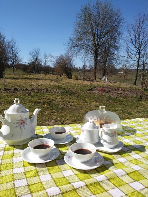 Příslušenství pro přípravu čaje a kávy v ubytování Miejsce Mocy Mazury