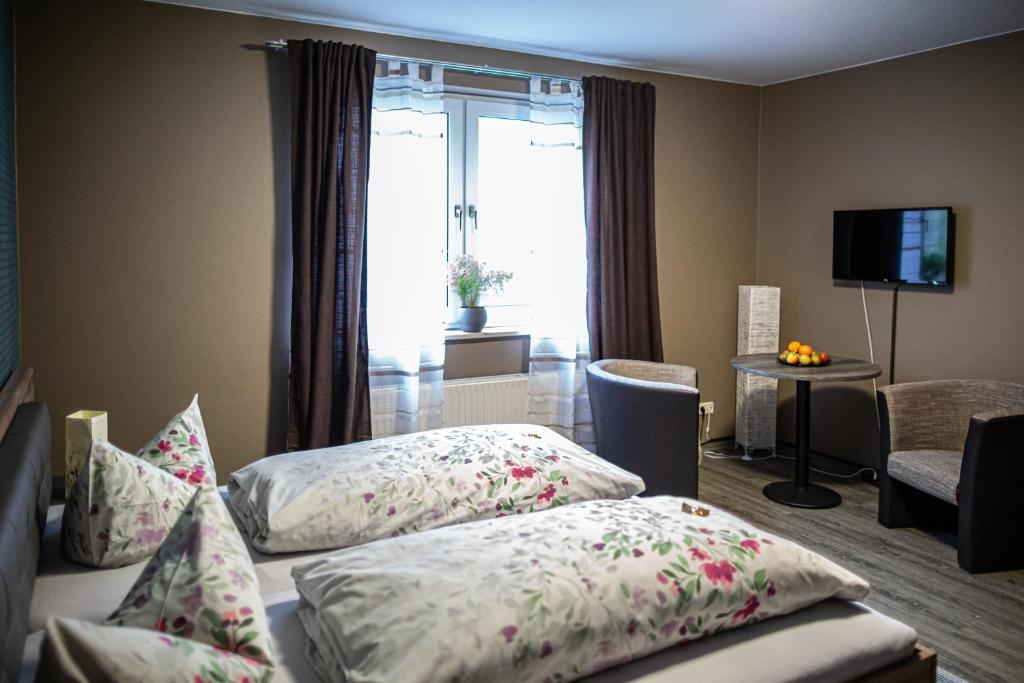 Postel nebo postele na pokoji v ubytování Sporthotel Wernigerode
