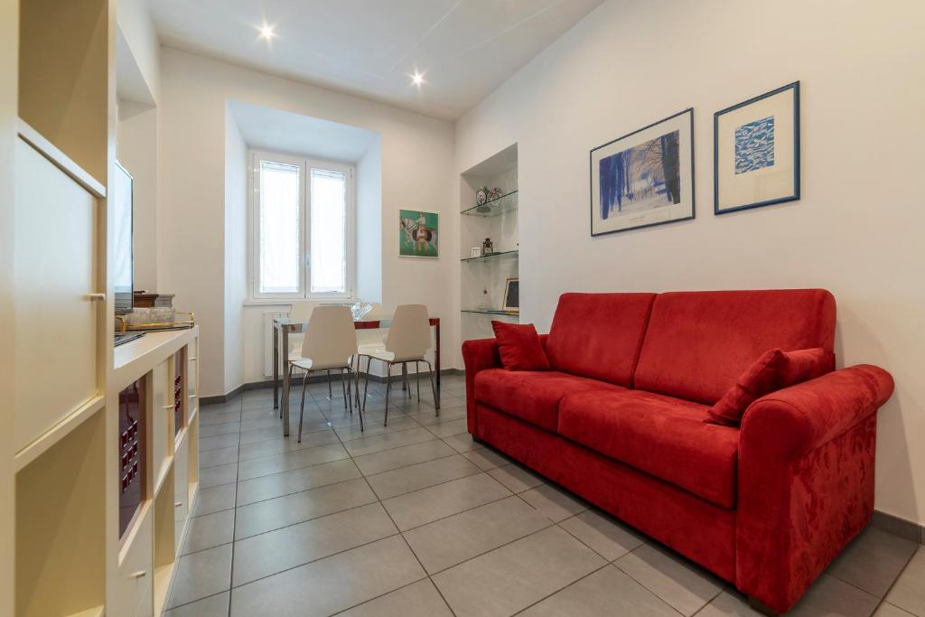 A seating area at Porta Pia & Villa Torlonia Apartment with Balcony
