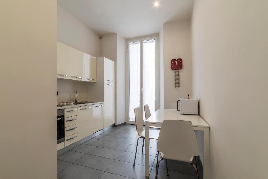 A kitchen or kitchenette at Porta Pia & Villa Torlonia Apartment with Balcony