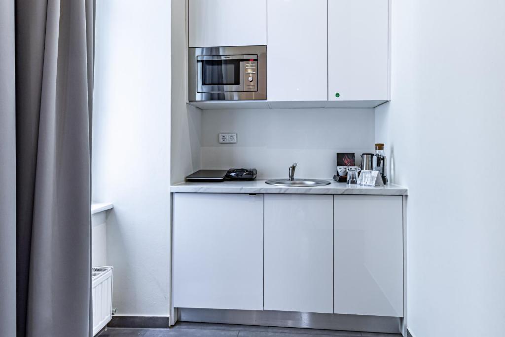 Cucina o angolo cottura di The Levante Rathaus Apartments