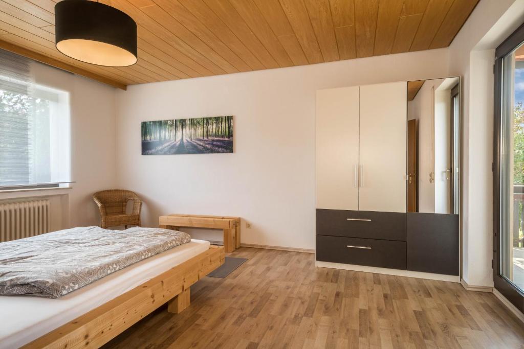 Postel nebo postele na pokoji v ubytování Ferienwohnung im Haus Metzger