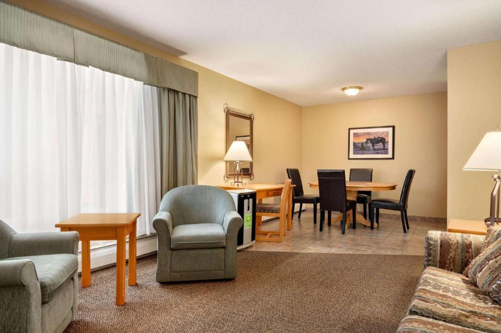 Posezení v ubytování Travelodge by Wyndham Edson