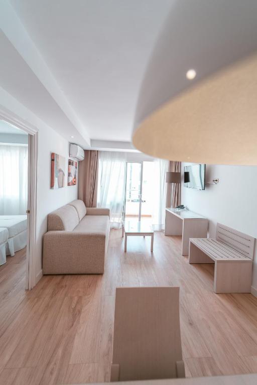A bed or beds in a room at Puerto Azul Marbella