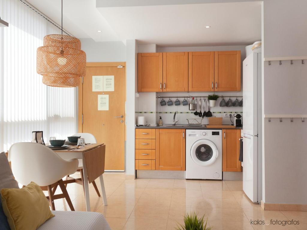 Kuchyň nebo kuchyňský kout v ubytování Encantador apartamento junto al Mediterraneo by Hometels