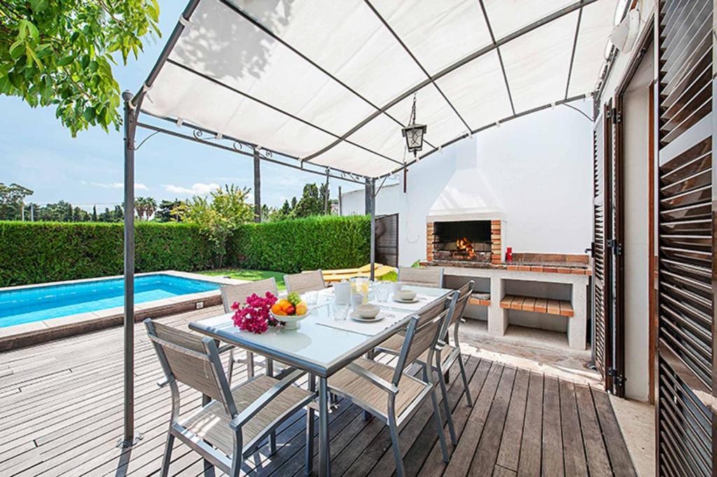 Bazén v ubytování Villa PROVENZAL PETIT - PROVENZA nebo v jeho okolí