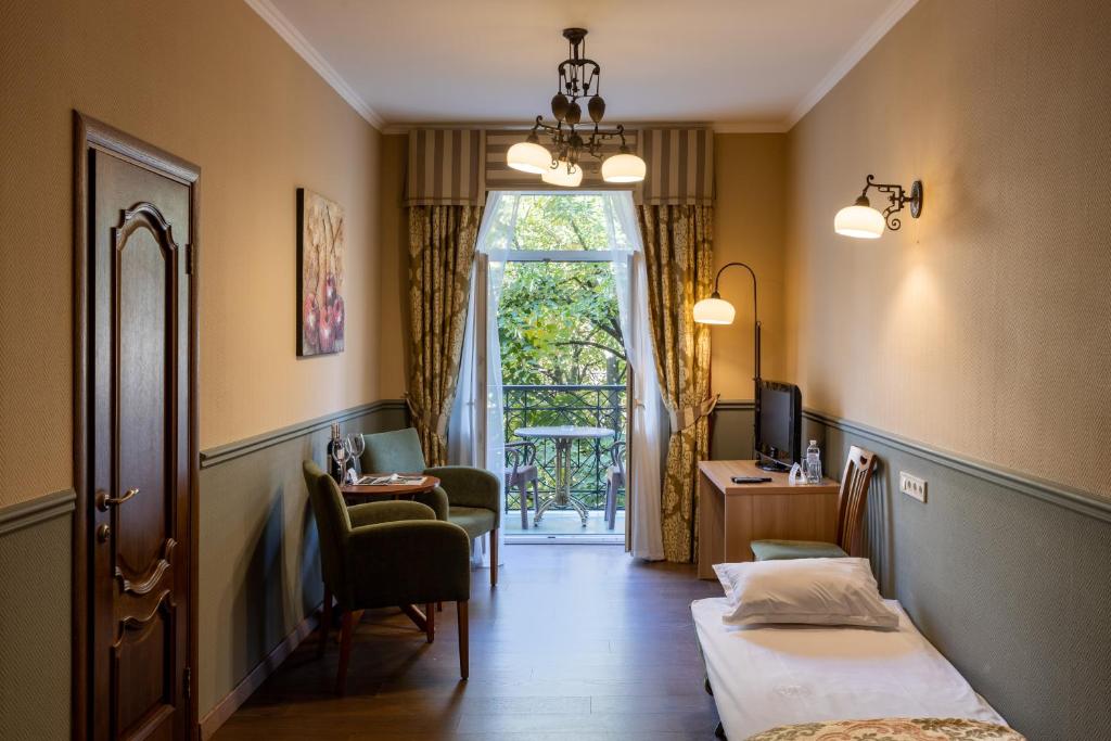 Postel nebo postele na pokoji v ubytování Frapolli Hotel on Deribasivska street