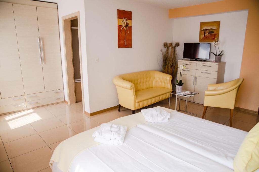 Ένα ή περισσότερα κρεβάτια σε δωμάτιο στο Hotel du Faucon