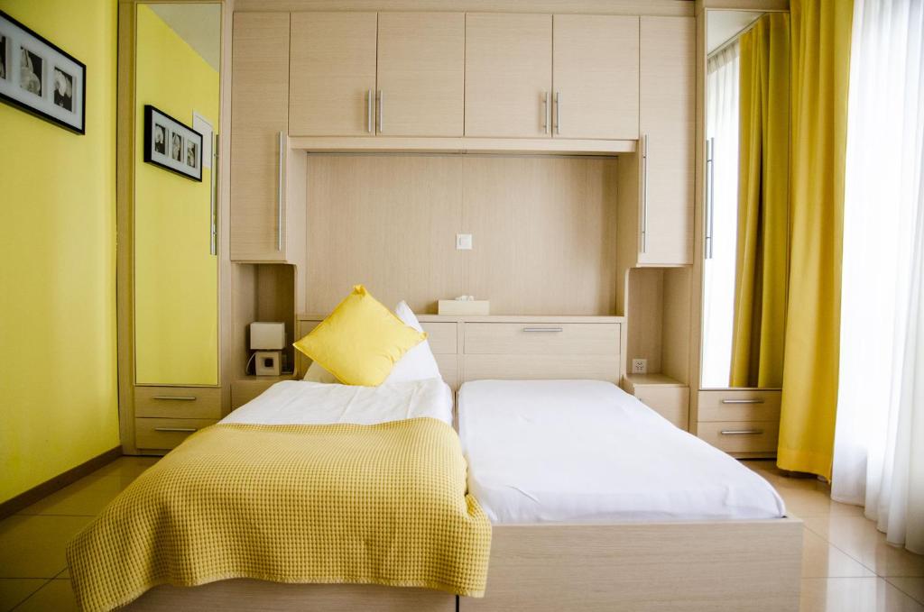 Ένα ή περισσότερα κρεβάτια σε δωμάτιο στο Hotel du Faucon