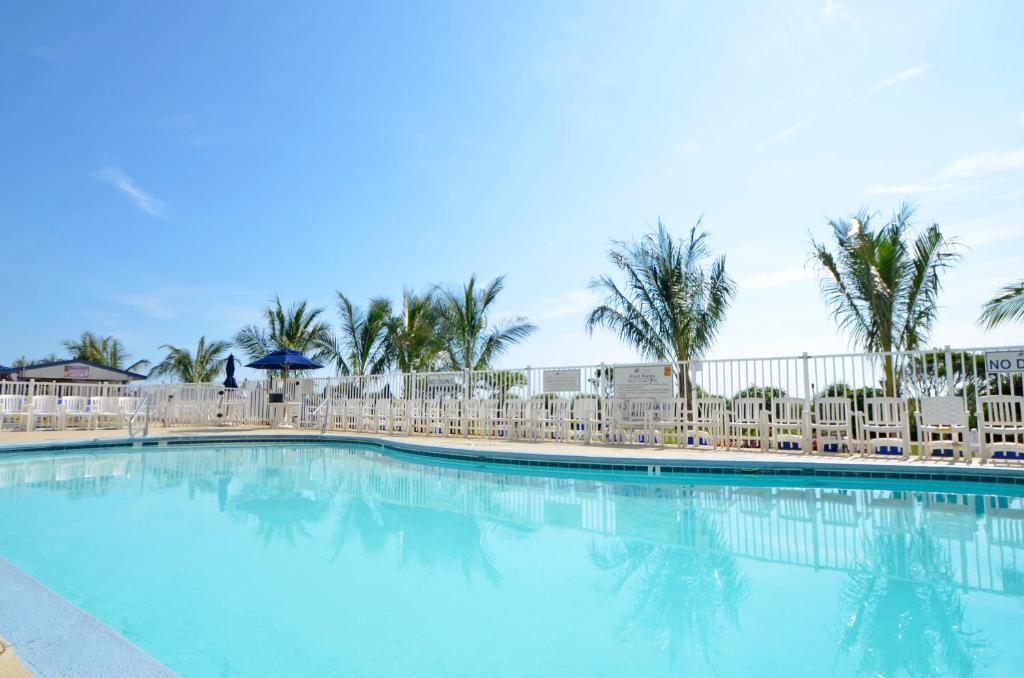 Bazén v ubytování Carousel Resort Hotel and Condominiums nebo v jeho okolí