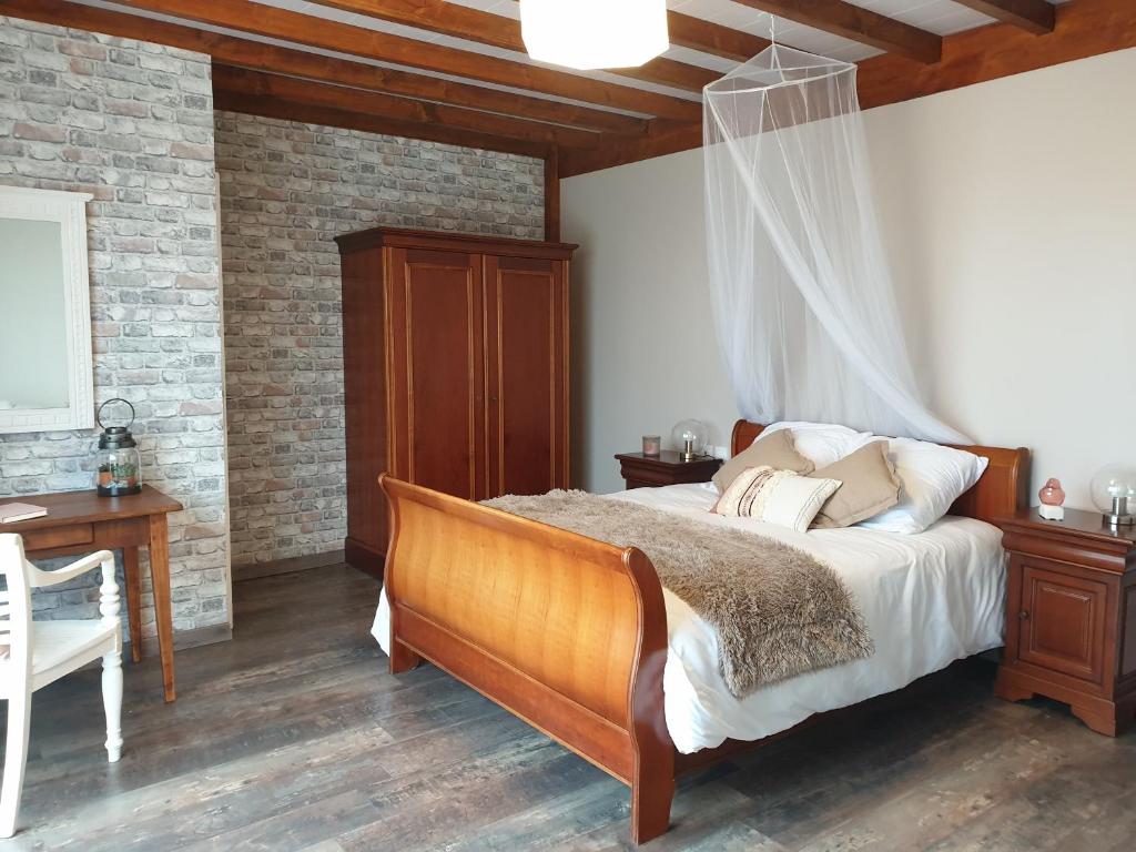 Postel nebo postele na pokoji v ubytování ETCHE ARGUINIA CHAMBRES HOTES et SPA