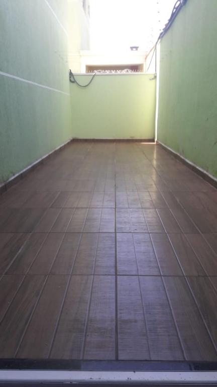  Sobrado 04 em condomínio perto da praia