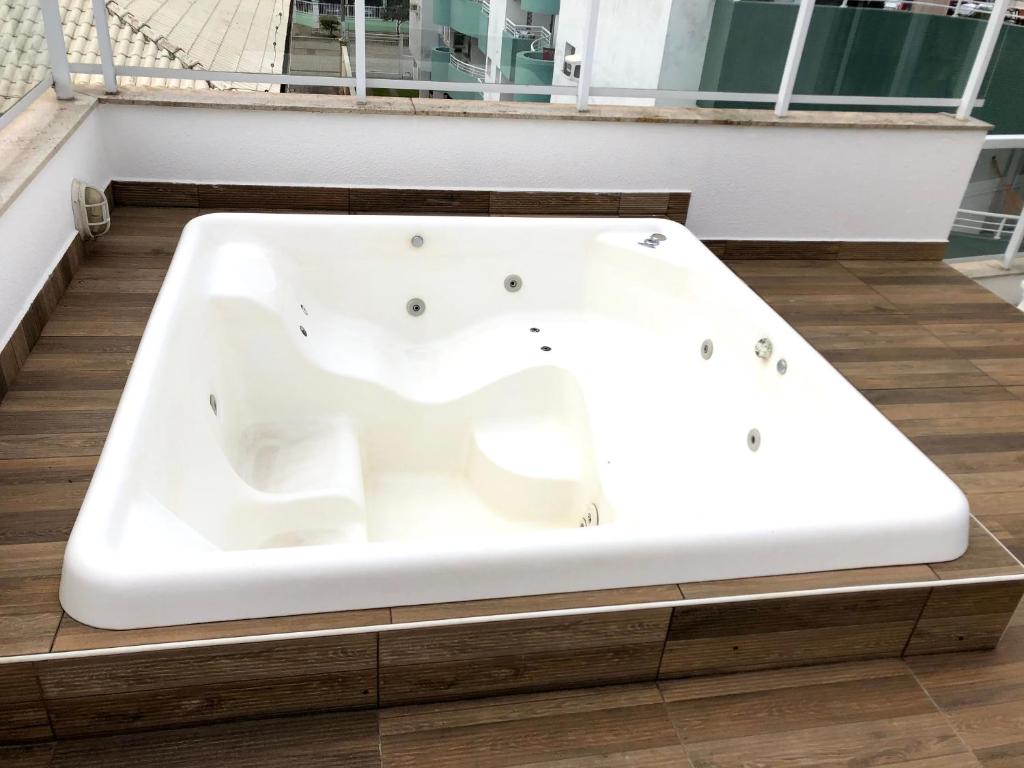  Cobertura completa com mesa de Sinuca e Jacuzzi